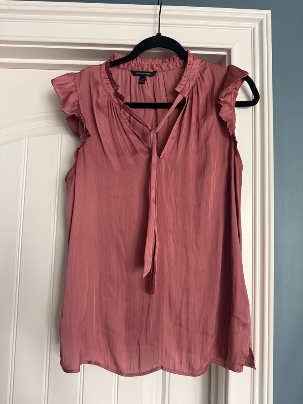 Banana Republic Dusty Rose Tie-Neck Ruffle Sleeveless Camisole